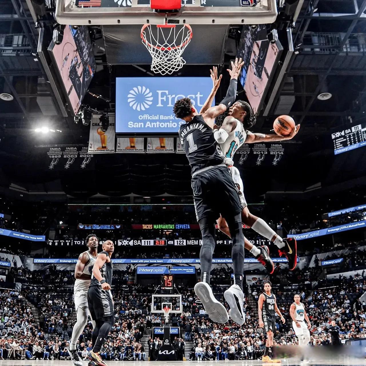 爱游戏官网-赛地聚焦——NBA季后赛关键时刻热度飙升;克里夫兰骑士完成体检;赛场秩序良好;心理建设被强调的简单介绍